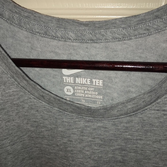 2 Nike XL T-Shirts - Picture 3 of 6